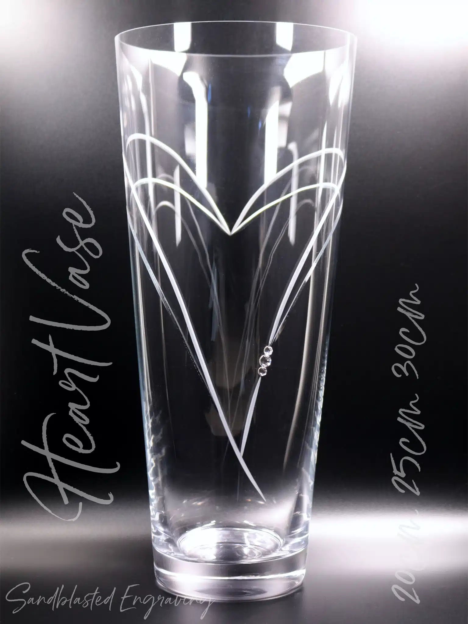 Heart Vase with no engraving show the 3 sizes available, 20cm, 25cm, 30cm.